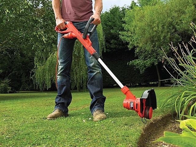 גוזם שוליים דגם BLACK&DECKER SL4525	