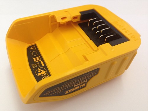מתאם USB לסוללות לתיום 10.8V/18V DCB090 DEWALT